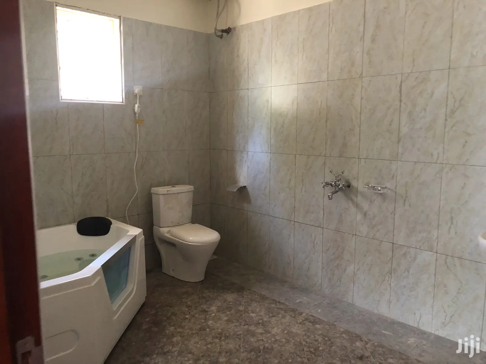 Kiira Hot Six Bedrooms Castle On Sell