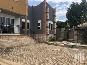 Town House in Najjera on Sell