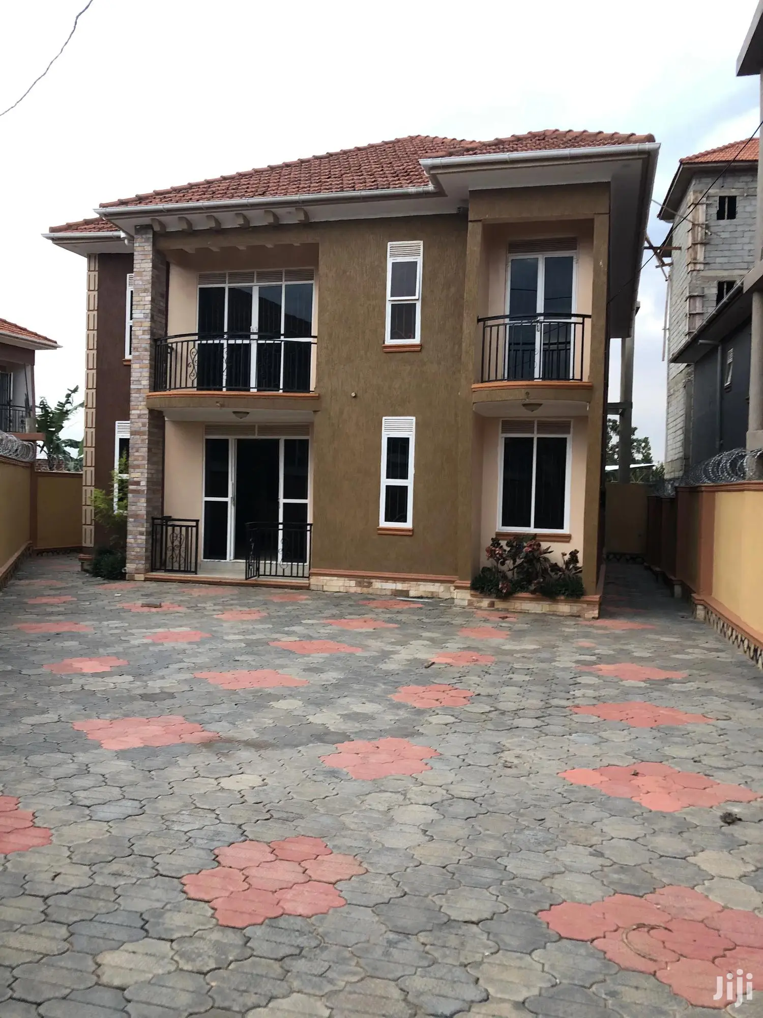 Kiiira Mansion Of 6 Bedrooms On Sell