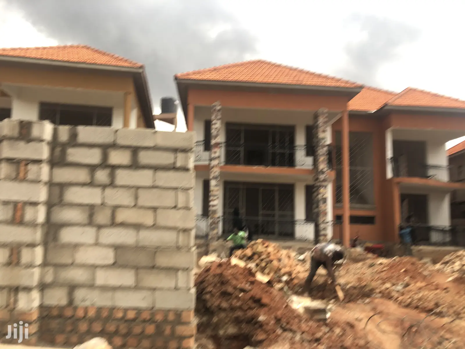 Kira 6 Bedrooms Storeyed House on Sell