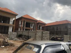 Kira 6 Bedrooms Storeyed House on Sell