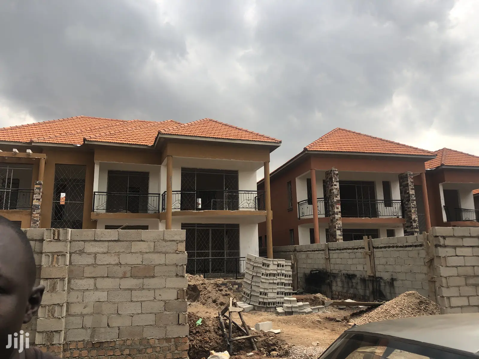 Kira 6 Bedrooms Storeyed House on Sell