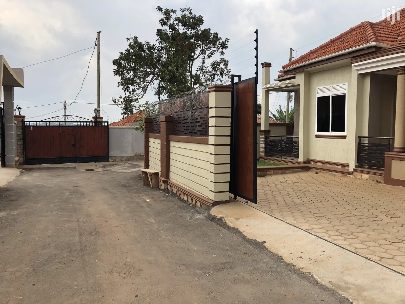Kiiira Mamerito Road Pretty Home on Sell