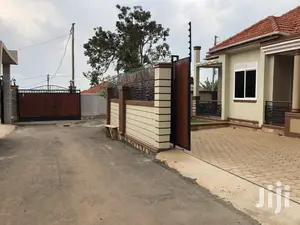 Kiiira Mamerito Road Pretty Home on Sell