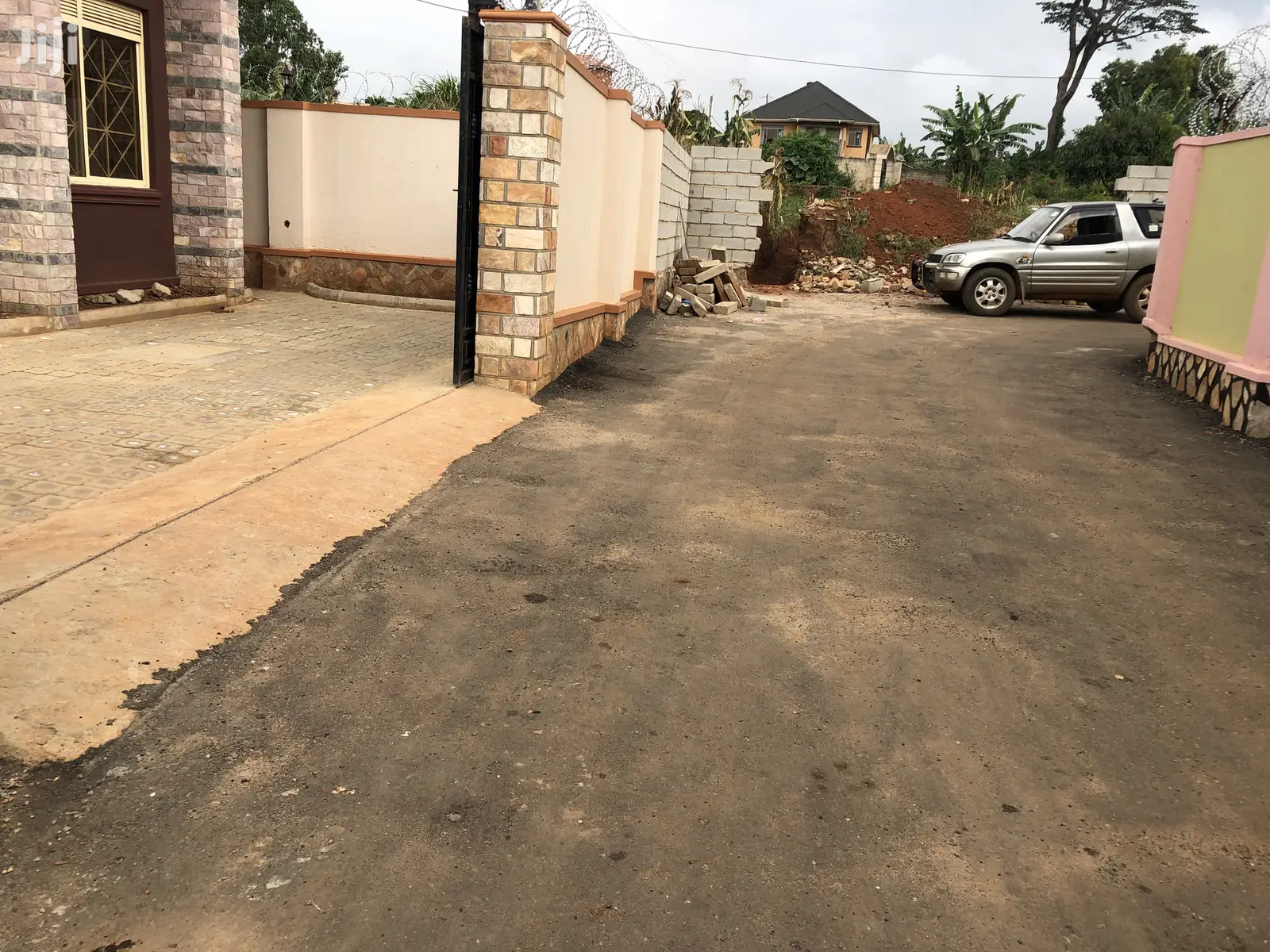 Kiiira Mamerito Road Pretty Home on Sell