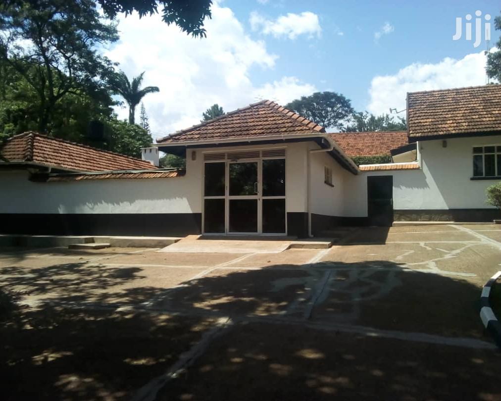A Colonial Banglow For Rent As Office