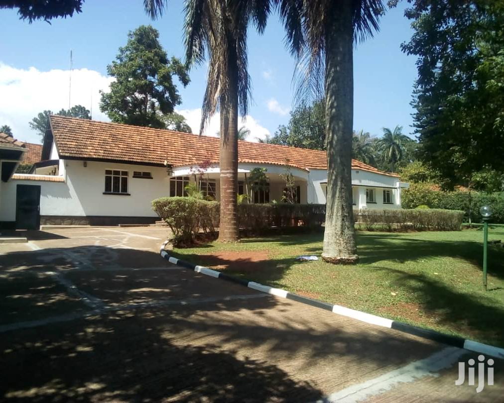 A Colonial Banglow For Rent As Office