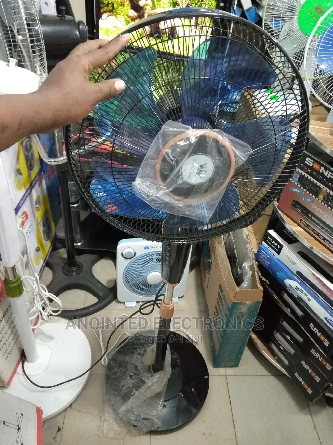Stand Remote Fans Black