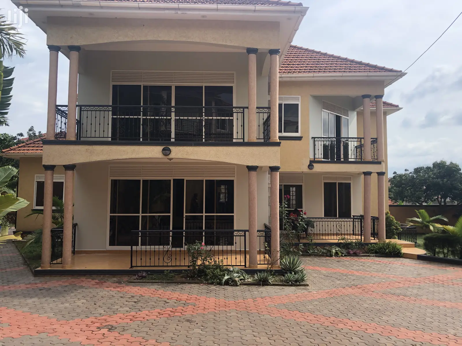 Munyonyo Six Bedroom Mansion on Sell