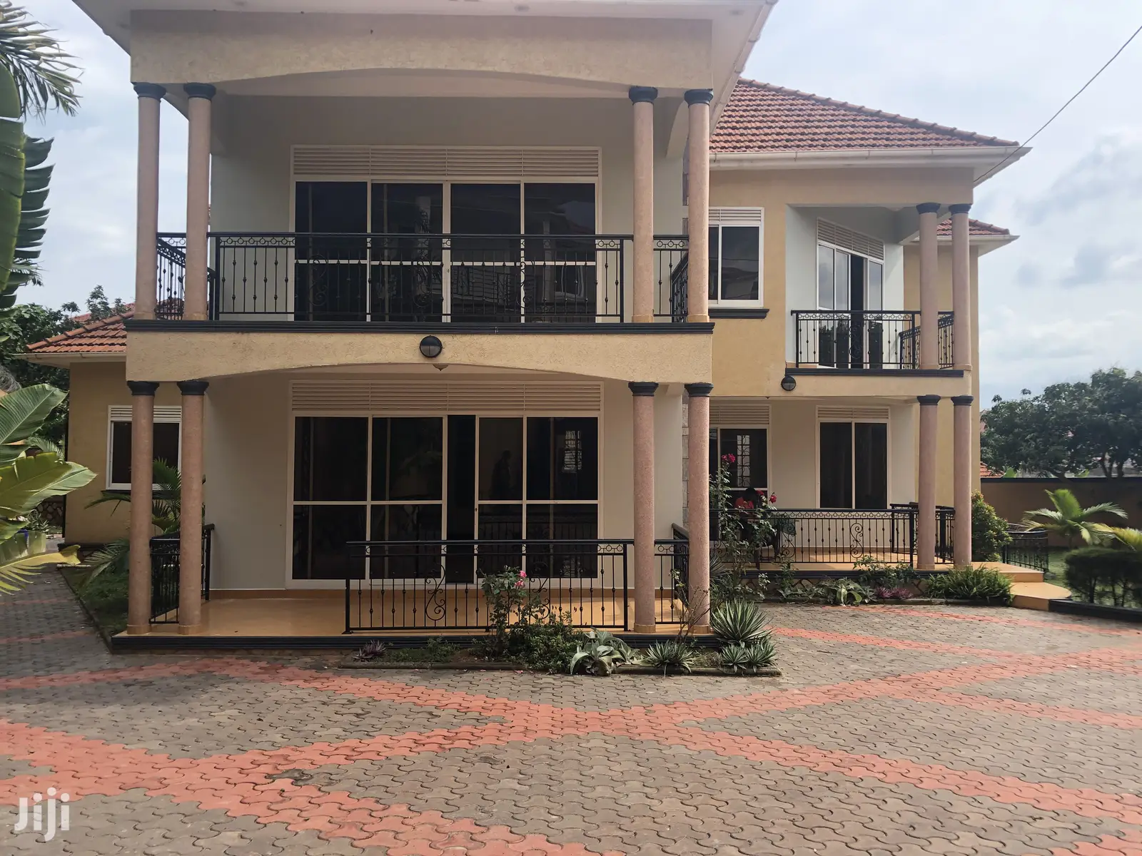 Munyonyo Six Bedroom Mansion on Sell
