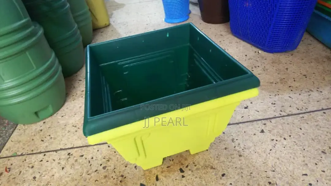 Squared Plastic Flower Pots