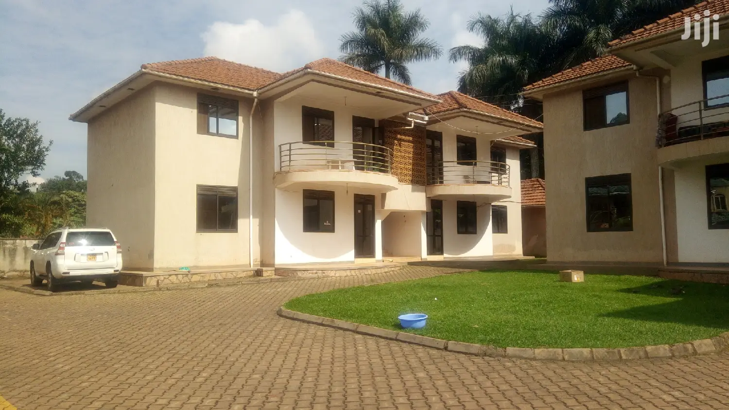 2bdrm Townhouse / Terrace in Central Division for rent