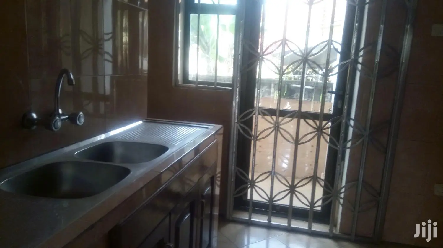 2bdrm Townhouse / Terrace in Central Division for rent