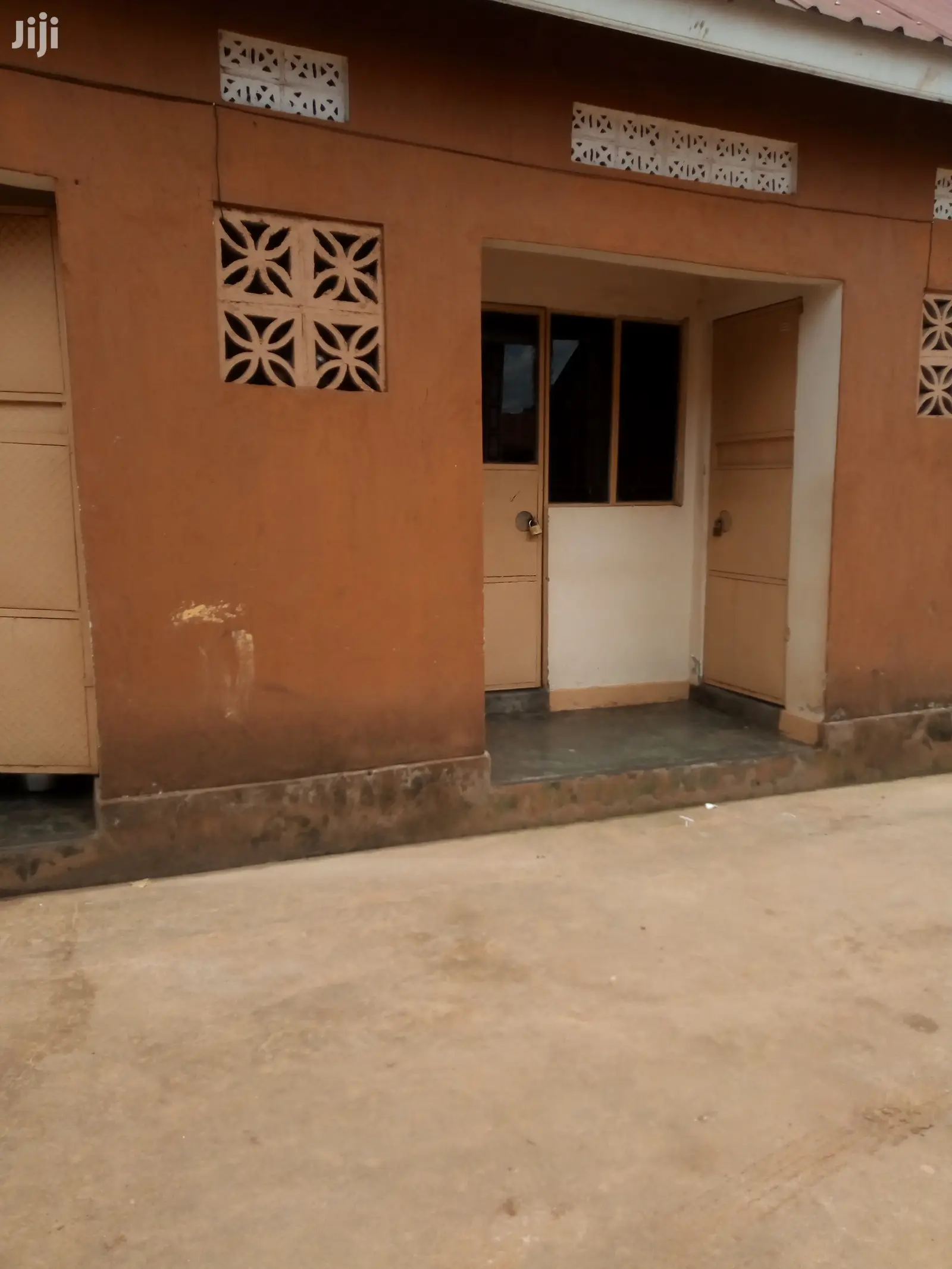 1bdrm Bungalow in Central Division for Rent