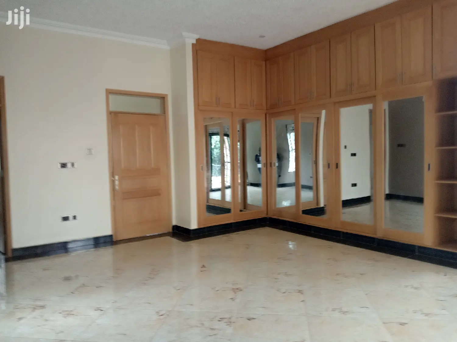 Mansion In Munyonyo Facing The Lake On Sell