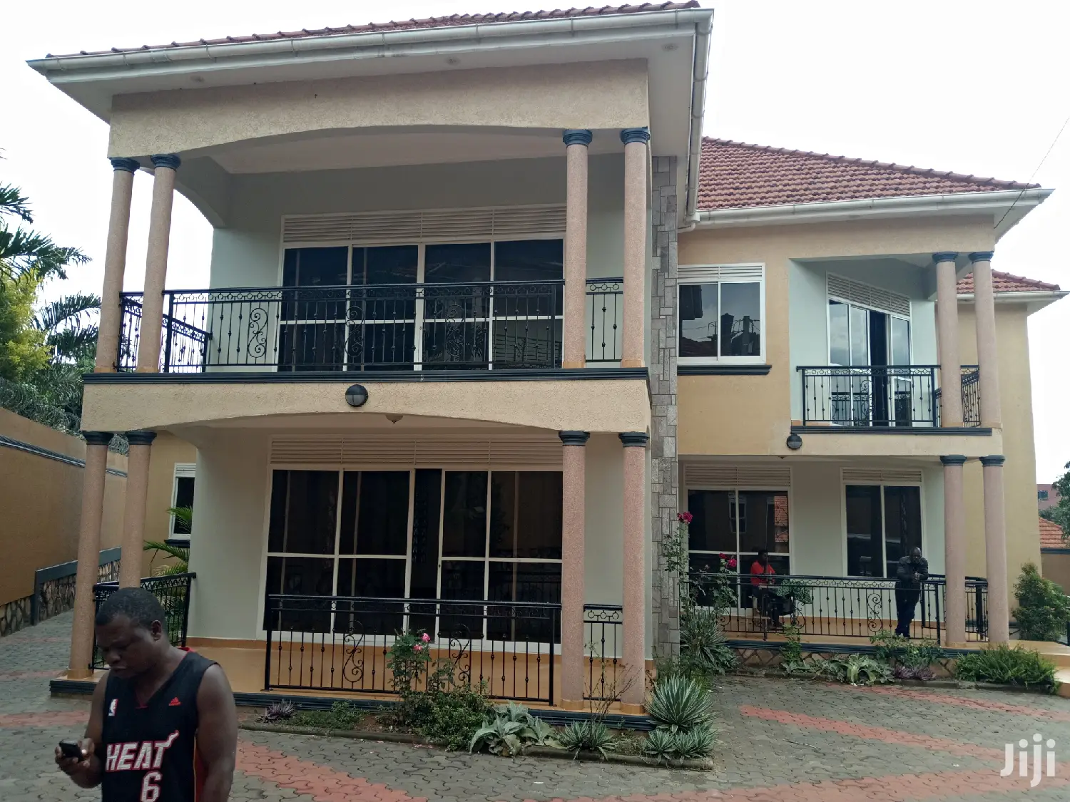Mansion In Munyonyo Facing The Lake On Sell