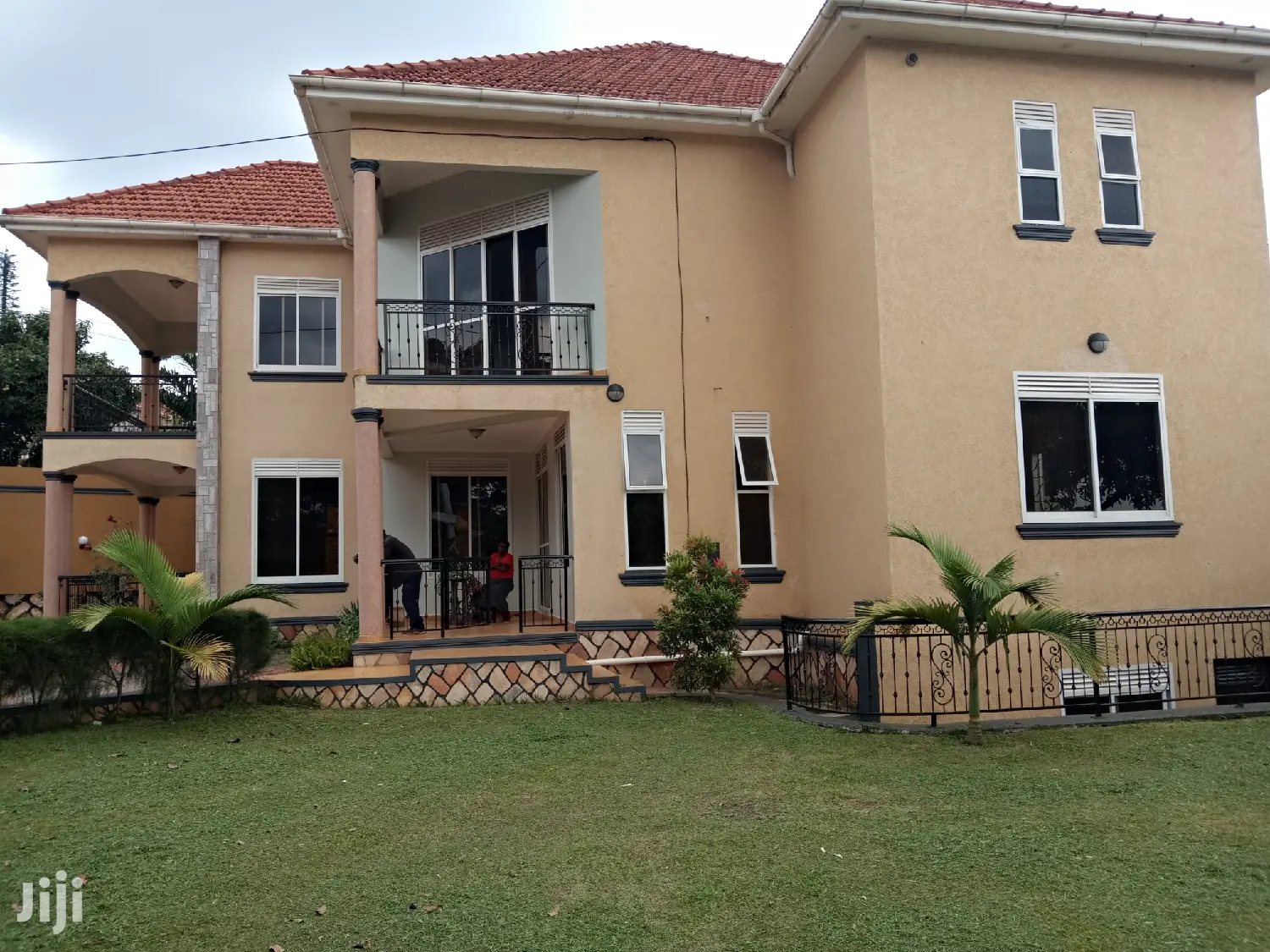 Mansion In Munyonyo Facing The Lake On Sell