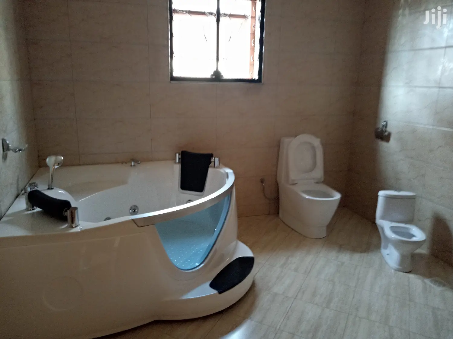 Mansion In Munyonyo Facing The Lake On Sell