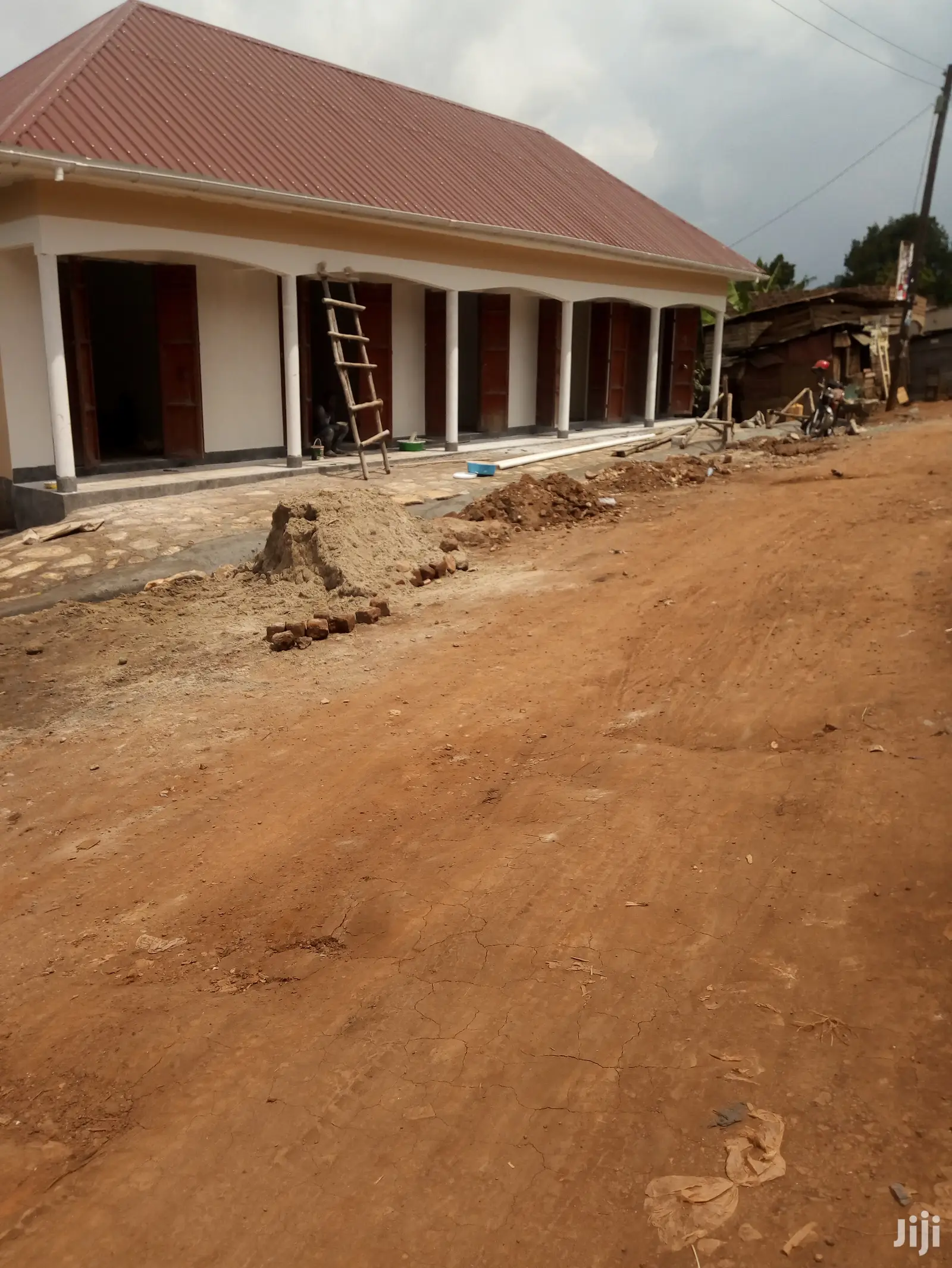 Shops For Rent In Bira Bujjuko Town