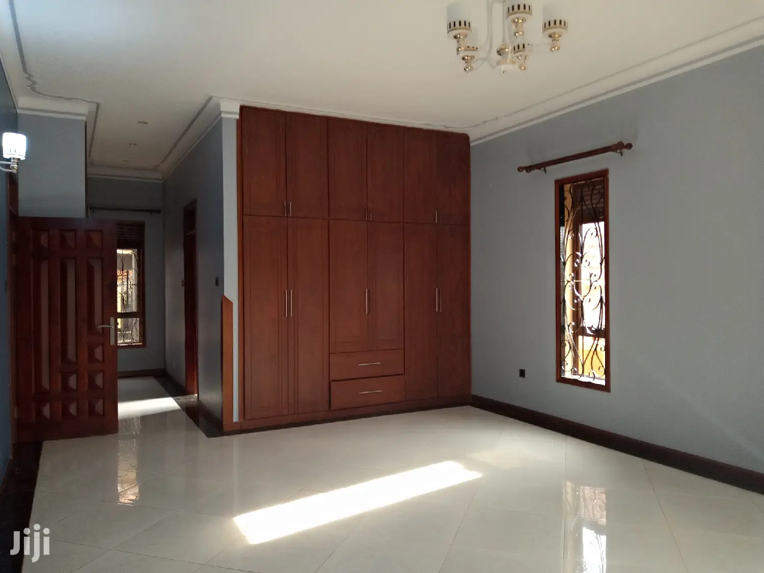 Mansion In Kira For Sell