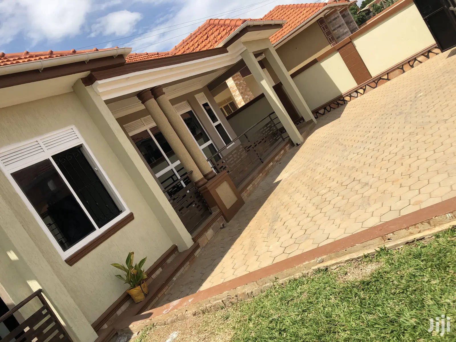 Kiira Mamerito Road Gorgeous Residence on Sell