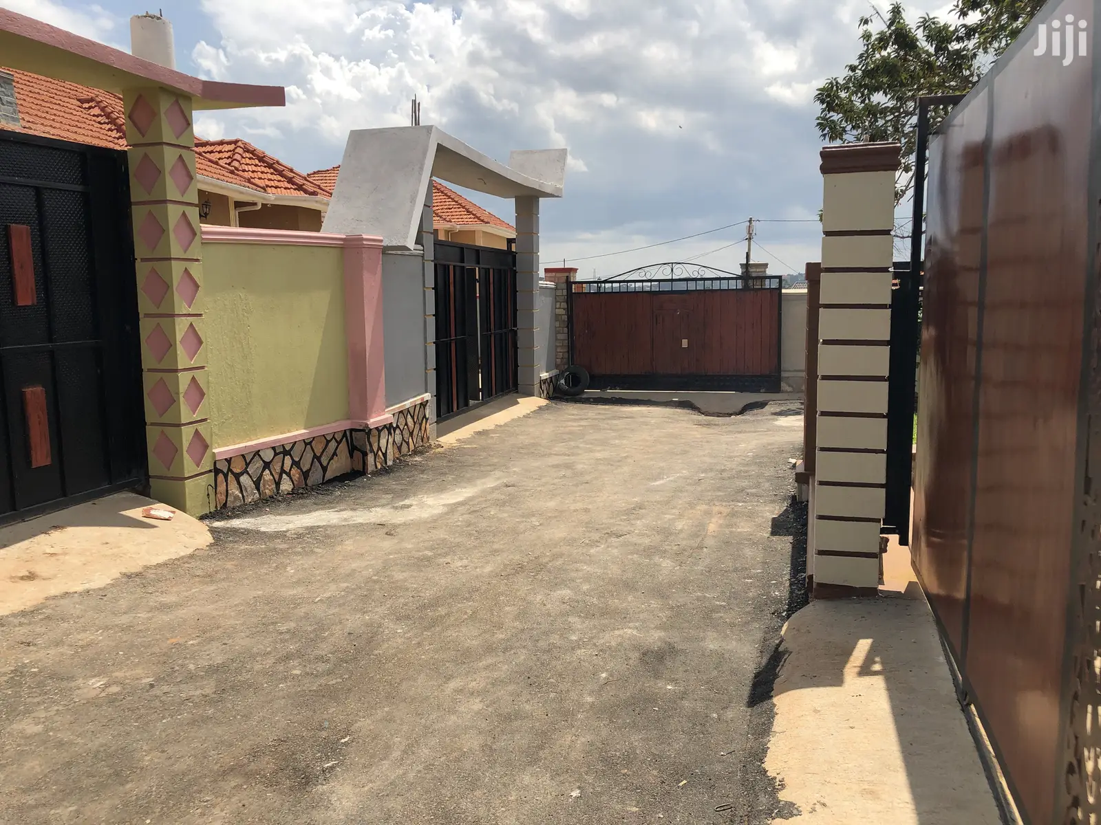 Kiira Mamerito Road Gorgeous Residence on Sell