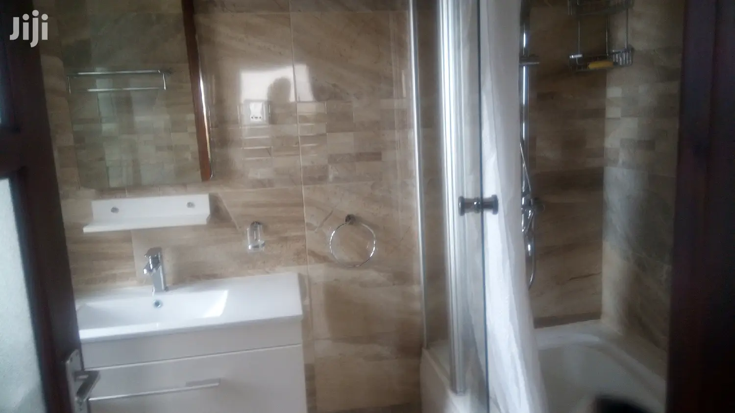 3bdrm Apartment in Central Division for Rent