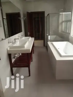 7 Bedroom Mansion In Munyonyo For Sale