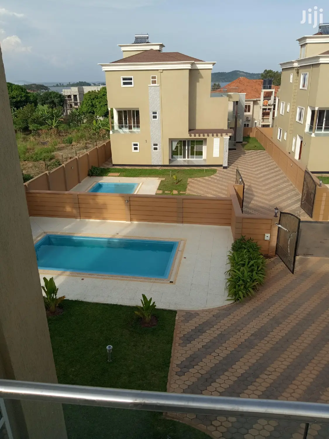7 Bedroom Mansion In Munyonyo For Sale