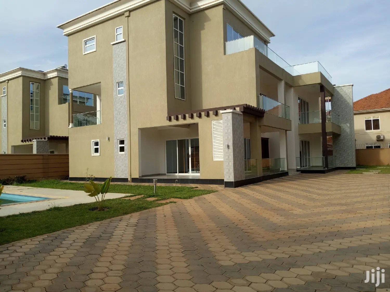 7 Bedroom Mansion In Munyonyo For Sale