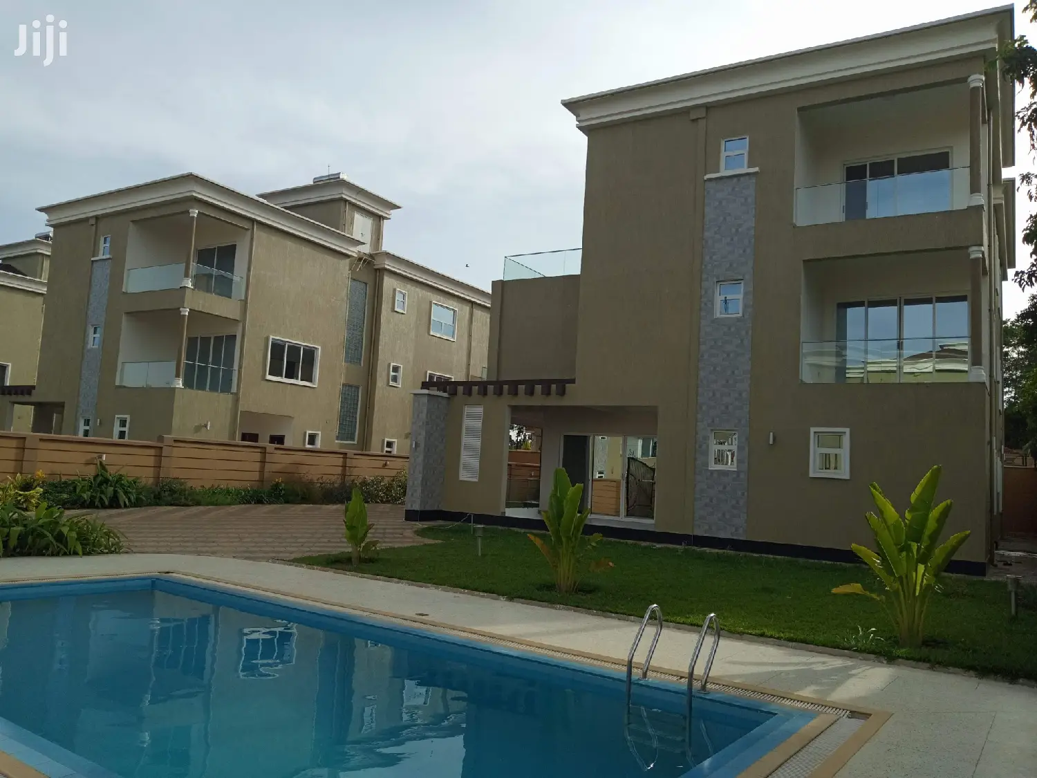 7 Bedroom Mansion In Munyonyo For Sale