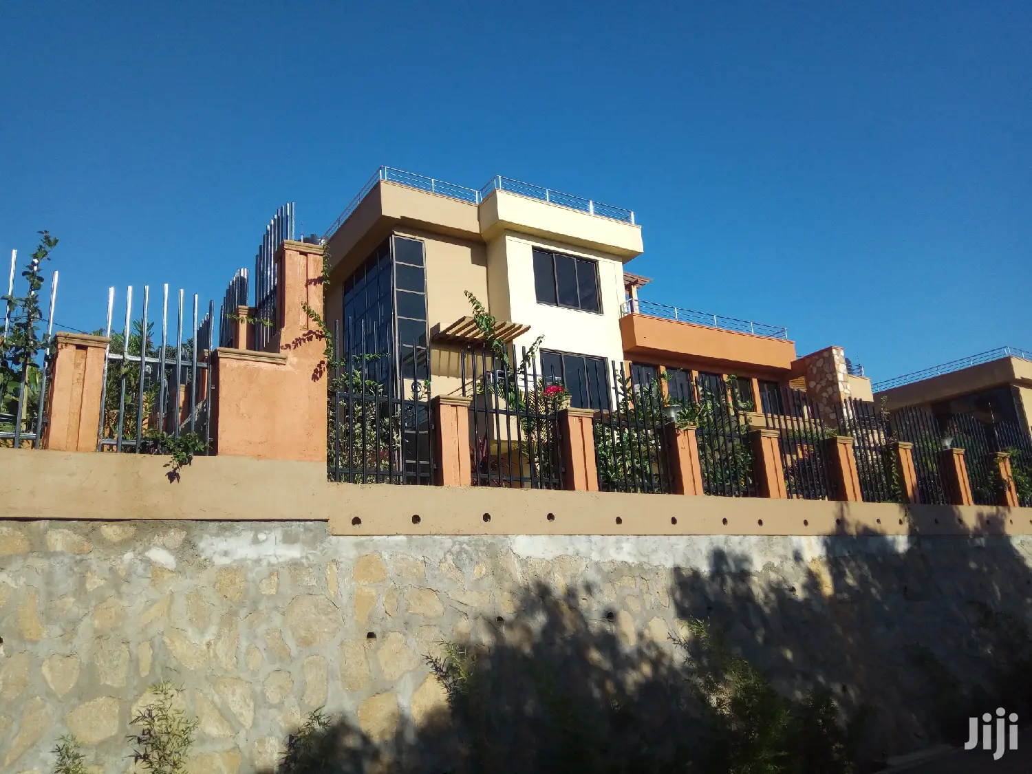 Munyonyo 7 Bedroom Mansion For Sale