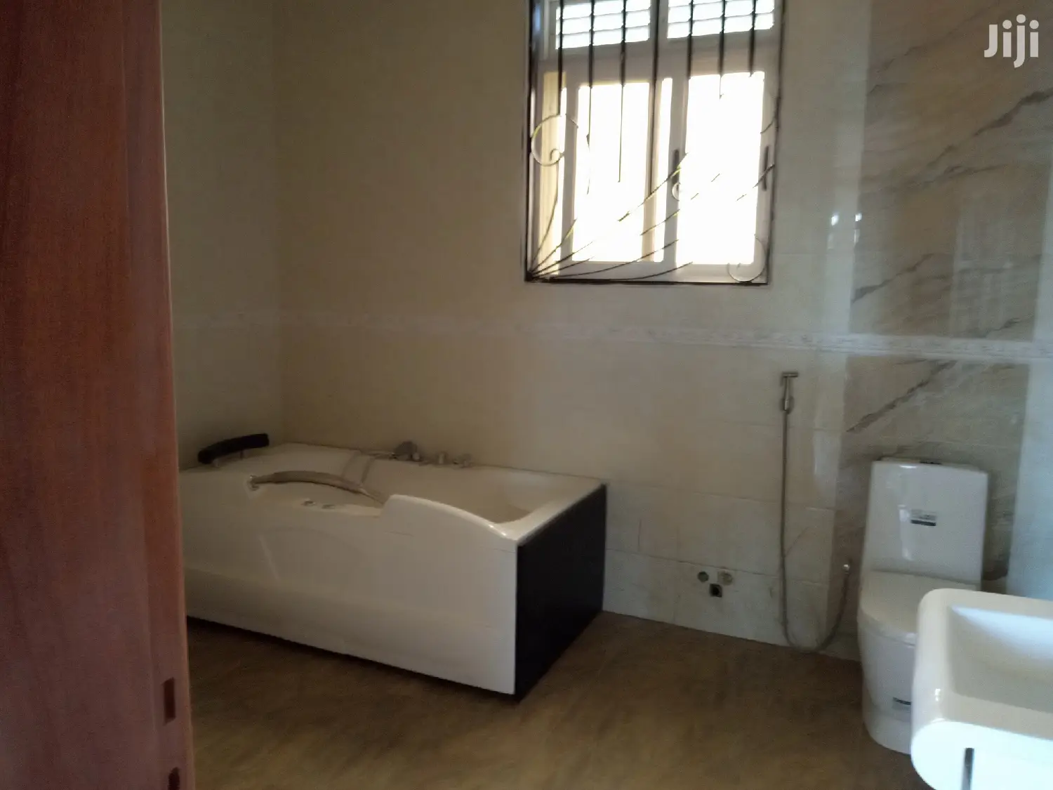 6 Bedroom House In Kira For Sale