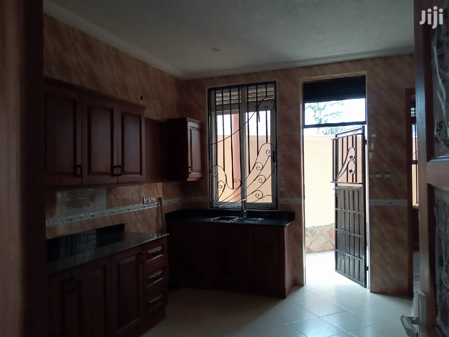 6 Bedroom House In Kira For Sale