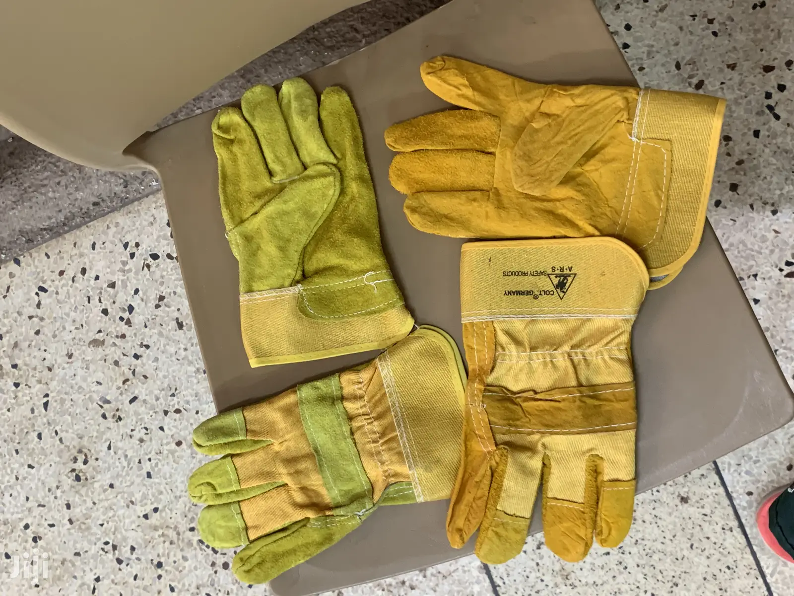 Short Safety Gloves