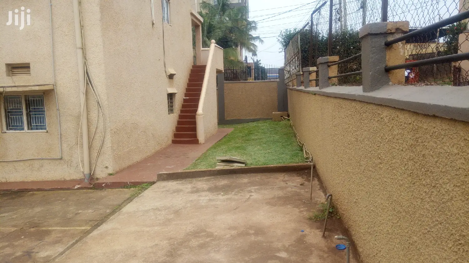 Spacious Office Building In Mawanda Road For Rent