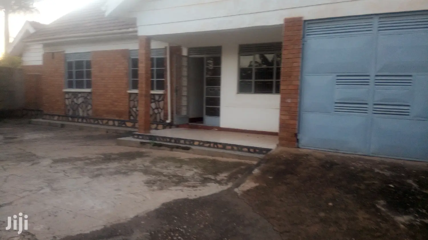 3bdrm Bungalow in Central Division for Rent