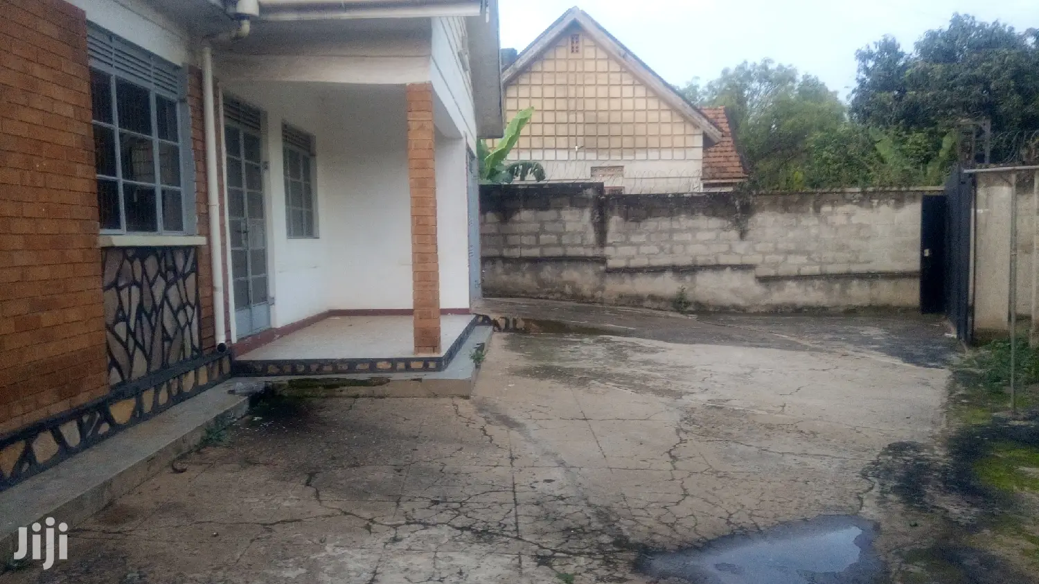 3bdrm Bungalow in Central Division for Rent