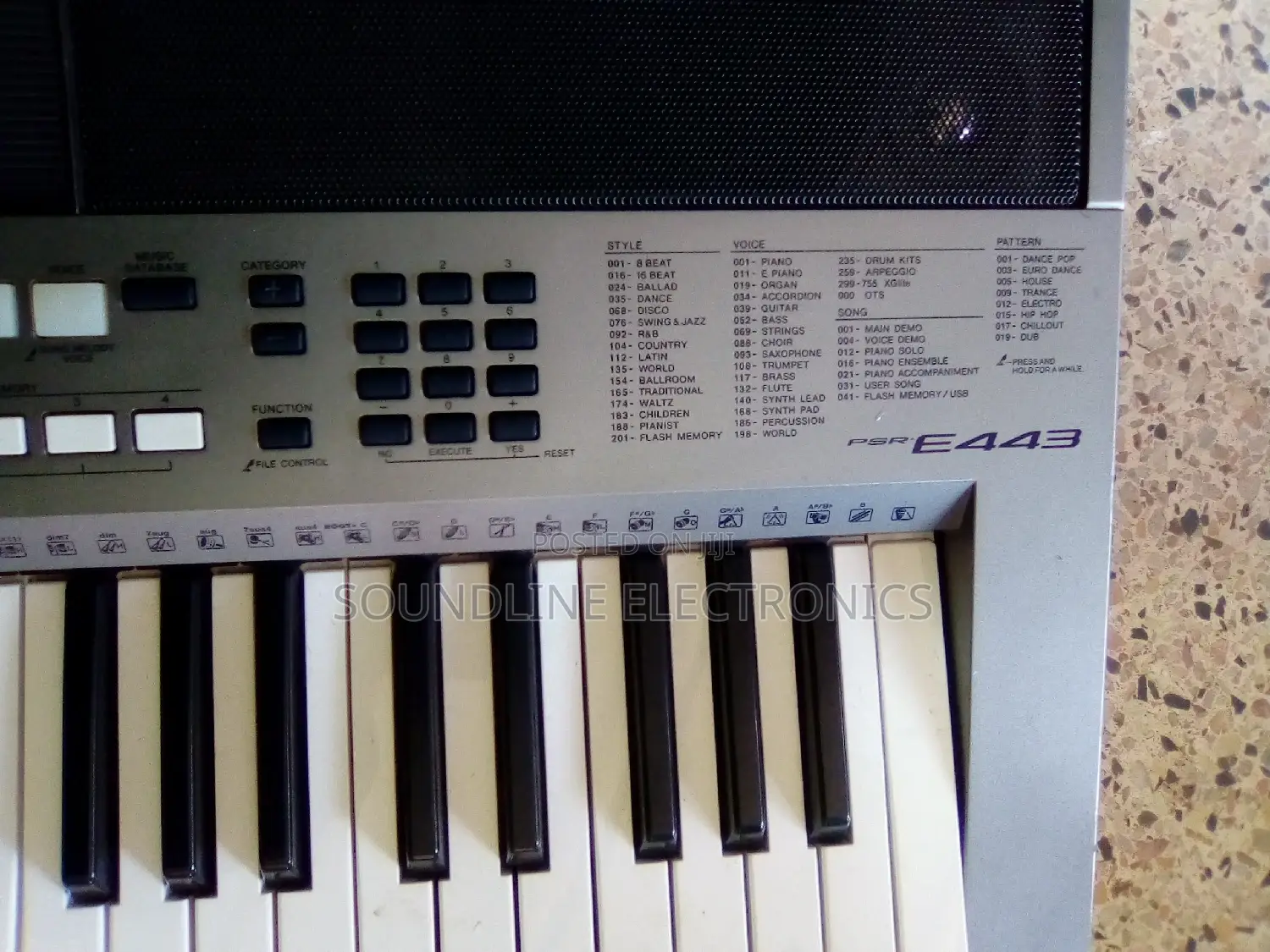 Yamaha Keyboard Psr E443
