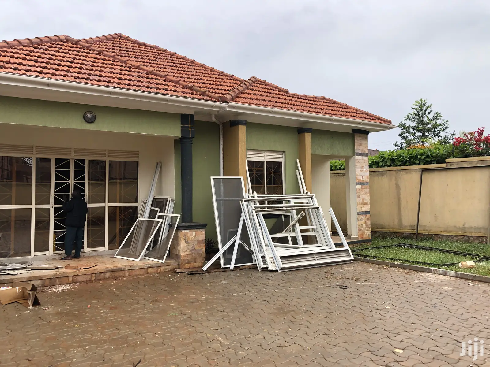 Kiira Along Mamerito Road Posh Hoise on Sell