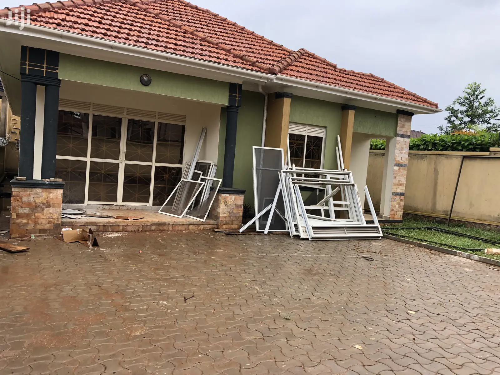 Kiira Along Mamerito Road Posh Hoise on Sell