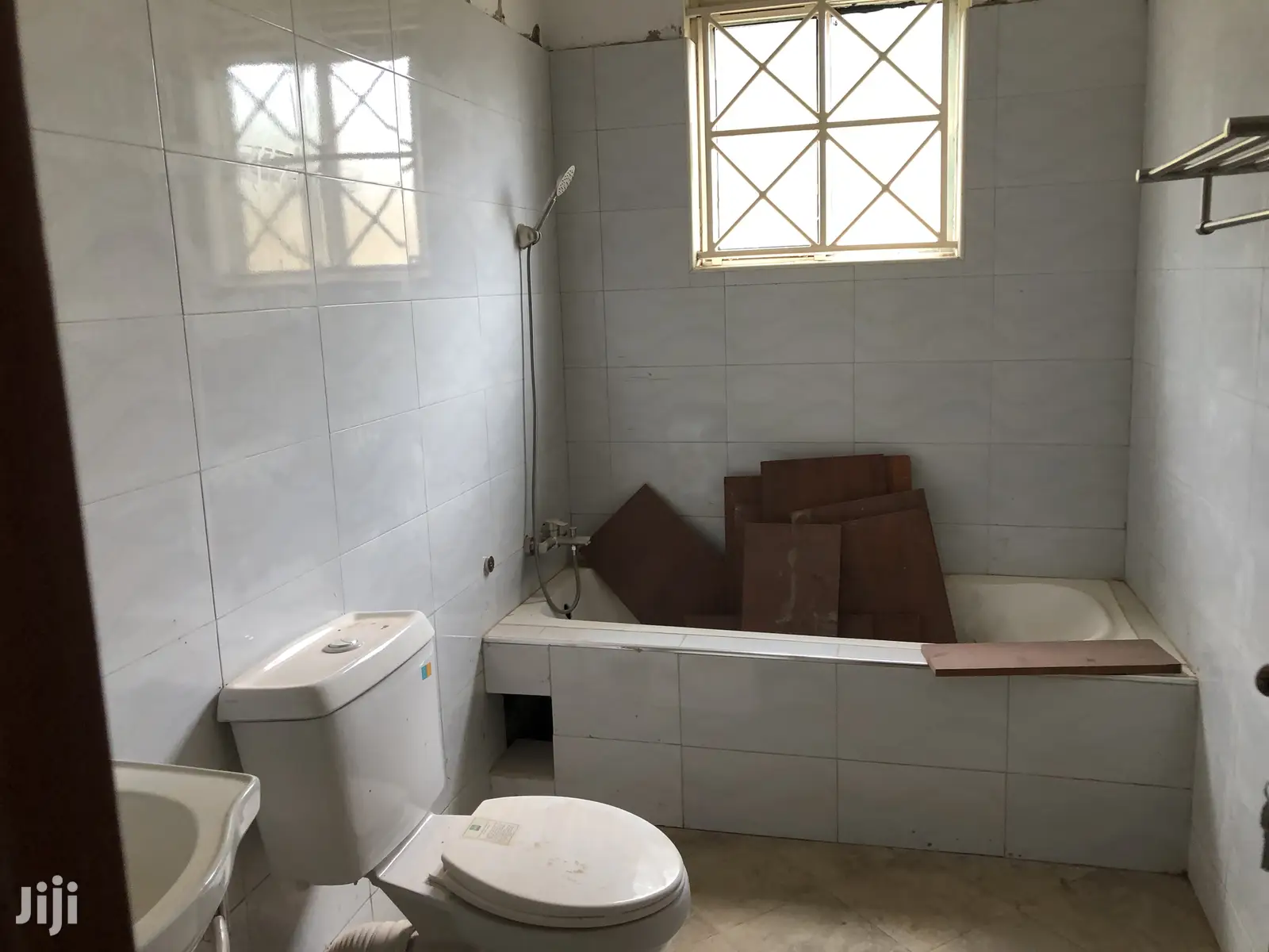 Kira Mamerito Road Posh Bungalow on Sell