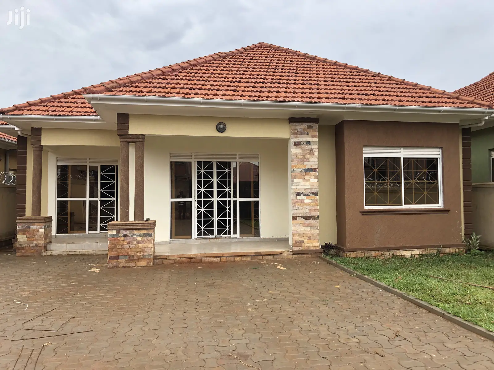 Kira Mamerito Road Posh Bungalow on Sell