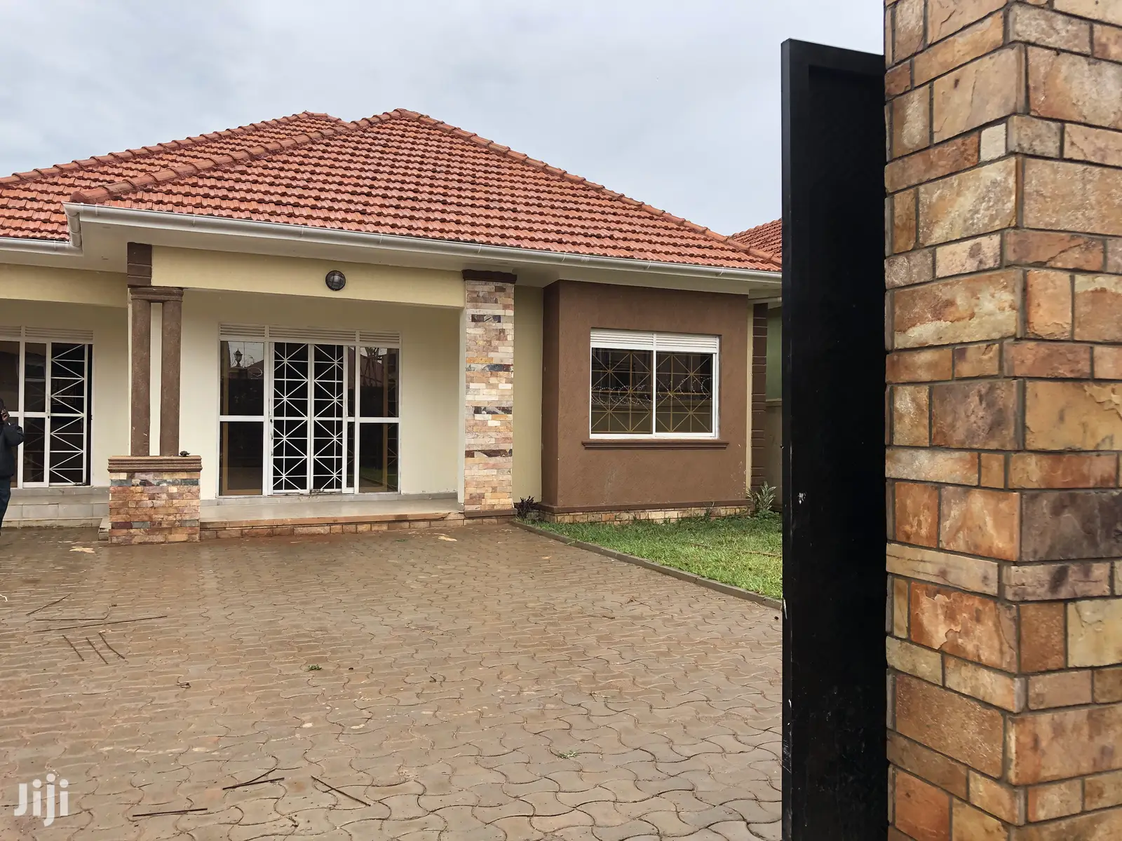 Kira Mamerito Road Posh Bungalow on Sell