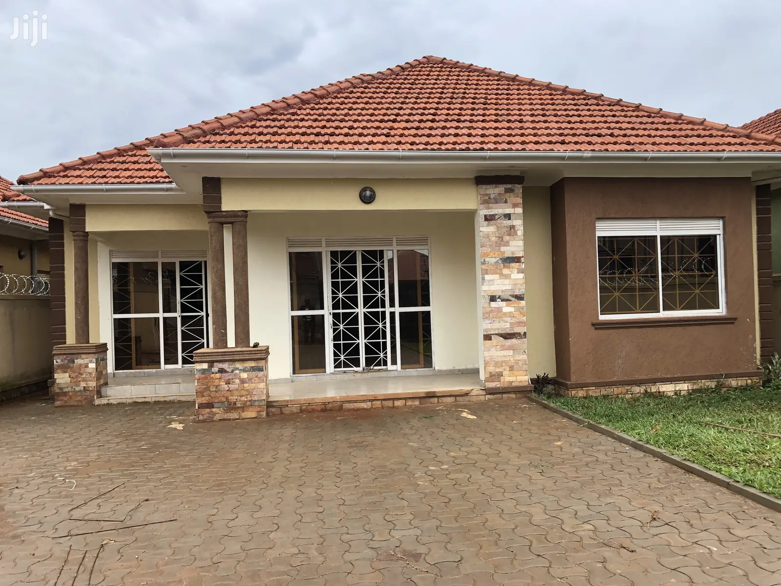 Kira Mamerito Road Posh Bungalow on Sell