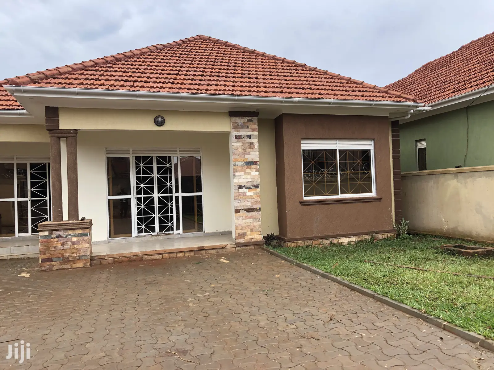 Kira Mamerito Road Posh Bungalow on Sell