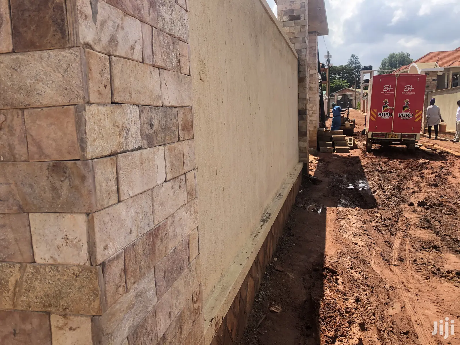 Hot,Kira Six Bedrooms Mansion Almost Complete on Sell