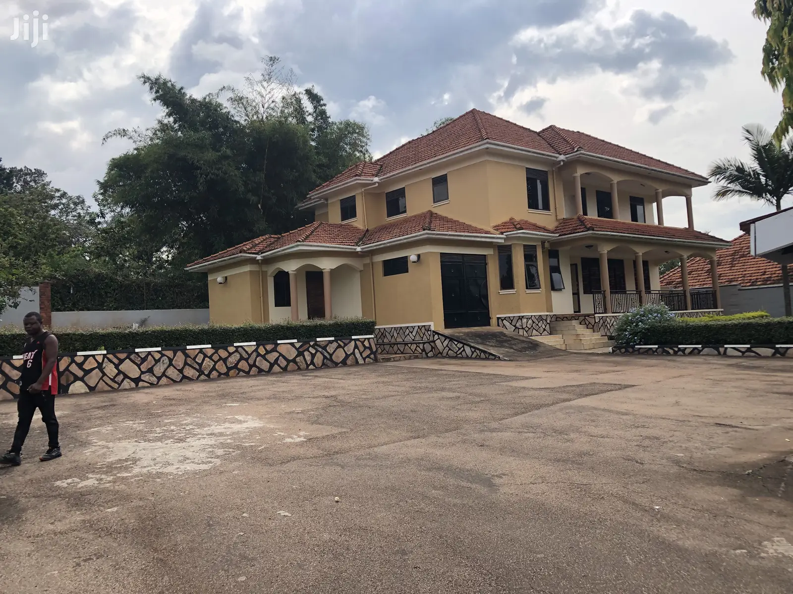 Bunga Gaba Road Palatial Mansion on Sell in Kampala Houses