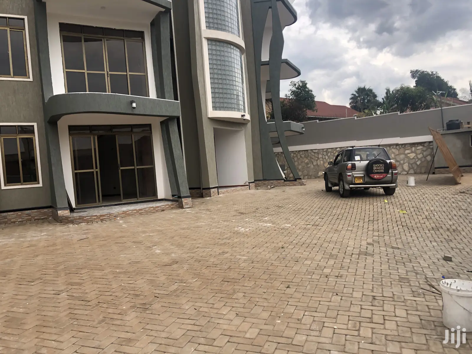 Kiwatule 3 Bedroom Condominiums By The Tarmack On Sell