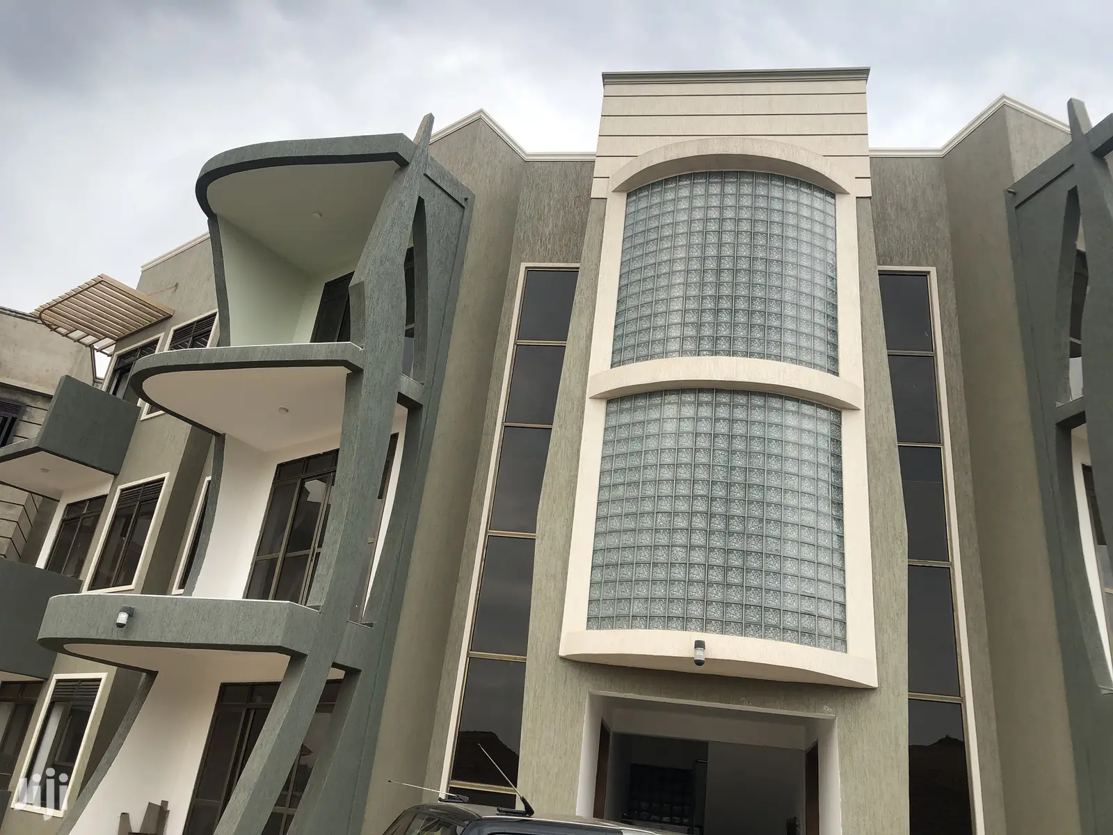 Kiwatule 3 Bedroom Condominiums By The Tarmack On Sell